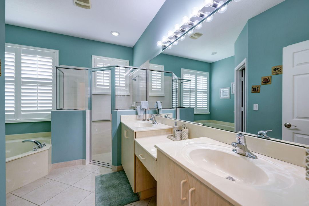 For Sale: $389,999 (2 beds, 2 baths, 1724 Square Feet)