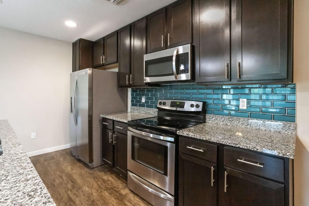 For Rent: $1,990 (1 beds, 1 baths, 833 Square Feet)