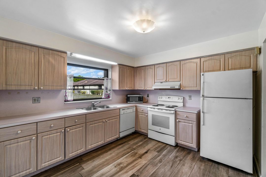 For Sale: $235,000 (2 beds, 2 baths, 1400 Square Feet)