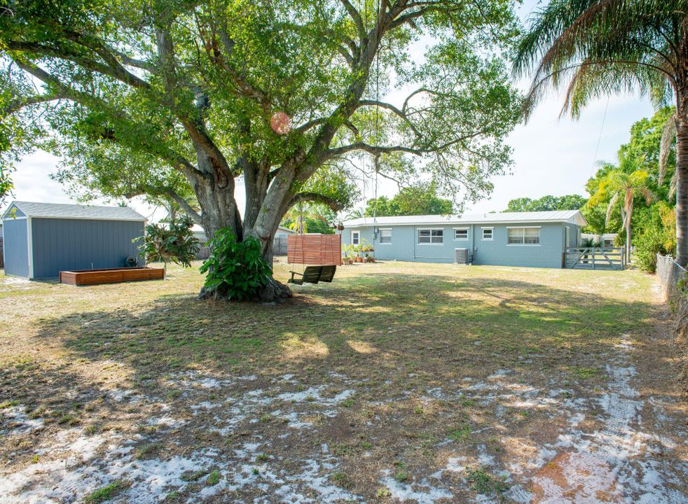 For Sale: $329,000 (3 beds, 1 baths, 1118 Square Feet)