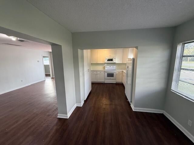 For Rent: $2,400 (2 beds, 2 baths, 1422 Square Feet)