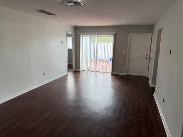 For Rent: $2,400 (2 beds, 2 baths, 1422 Square Feet)