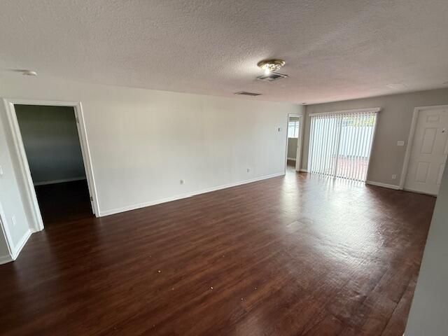 For Rent: $2,400 (2 beds, 2 baths, 1422 Square Feet)