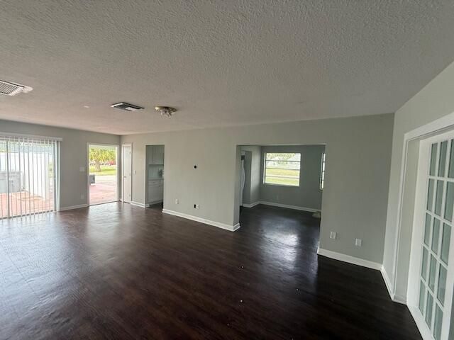 For Rent: $2,400 (2 beds, 2 baths, 1422 Square Feet)