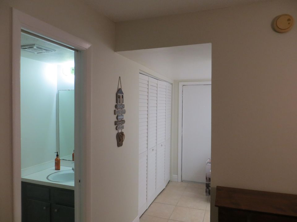 For Sale: $329,900 (2 beds, 1 baths, 1088 Square Feet)