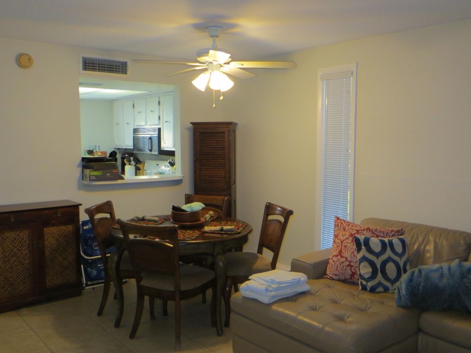 For Sale: $329,900 (2 beds, 1 baths, 1088 Square Feet)