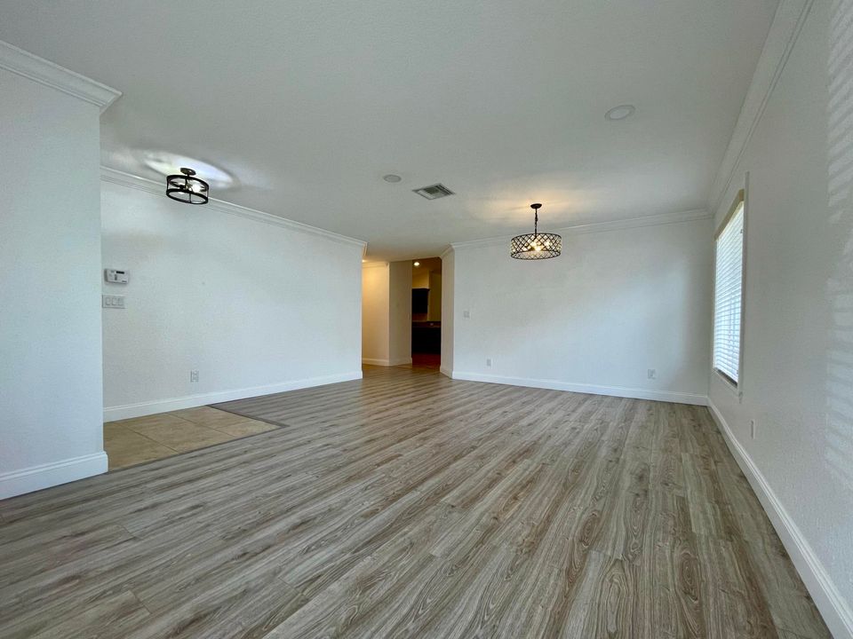 For Sale: $400,000 (4 beds, 2 baths, 2053 Square Feet)