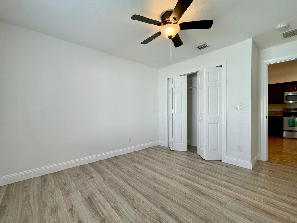 For Sale: $400,000 (4 beds, 2 baths, 2053 Square Feet)