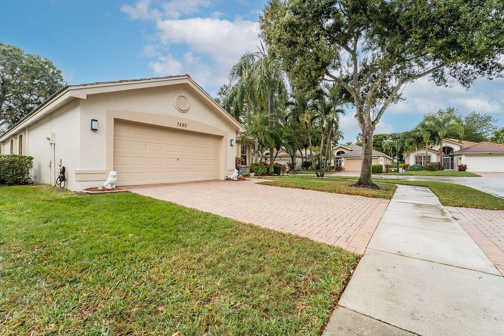 For Sale: $429,000 (3 beds, 2 baths, 1712 Square Feet)