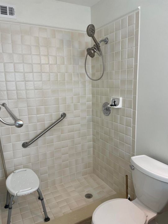 For Sale: $207,500 (2 beds, 2 baths, 941 Square Feet)