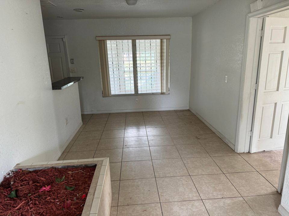 For Sale: $210,000 (3 beds, 1 baths, 1580 Square Feet)