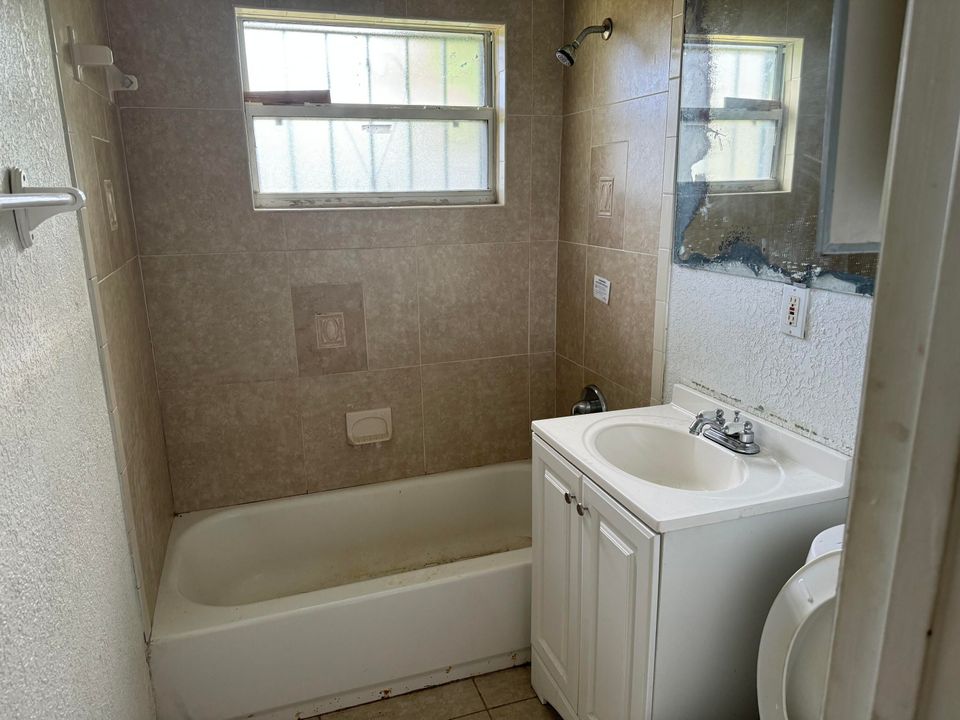 For Sale: $210,000 (3 beds, 1 baths, 1580 Square Feet)