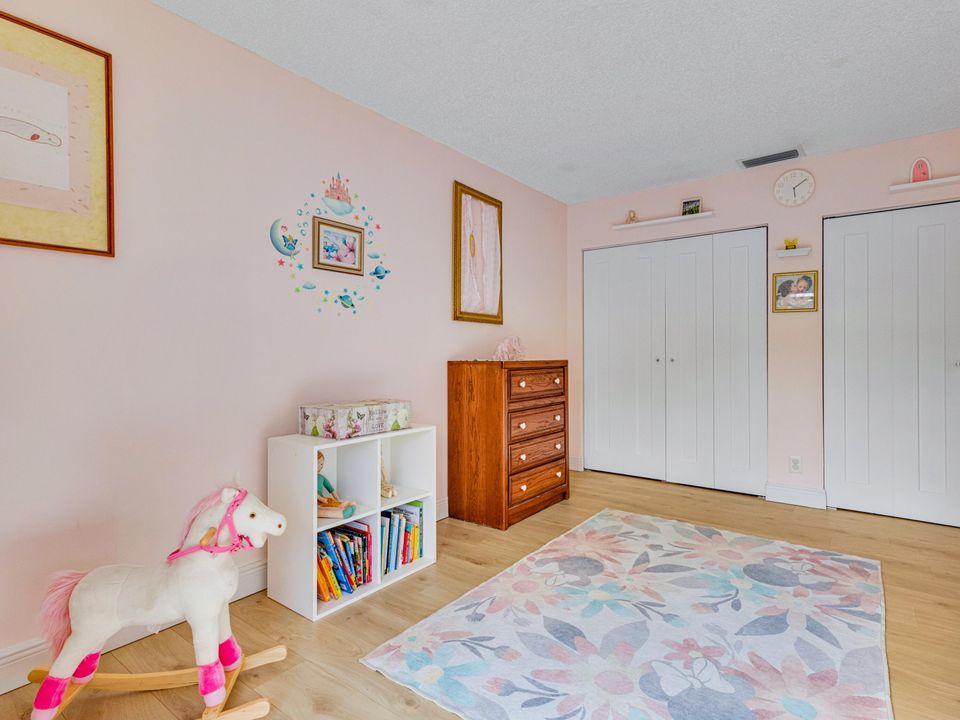 For Sale: $387,900 (3 beds, 2 baths, 1350 Square Feet)