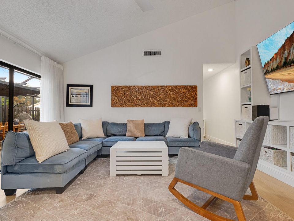 For Sale: $387,900 (3 beds, 2 baths, 1350 Square Feet)