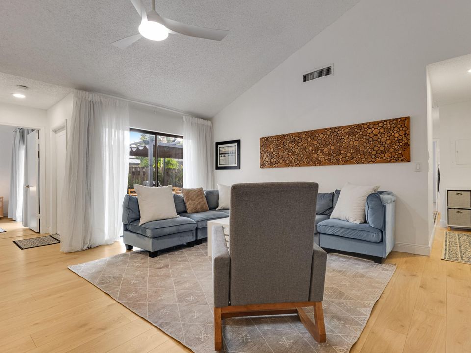 For Sale: $387,900 (3 beds, 2 baths, 1350 Square Feet)