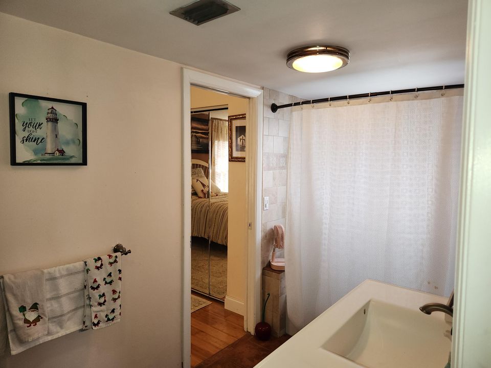 For Sale: $229,000 (1 beds, 1 baths, 722 Square Feet)