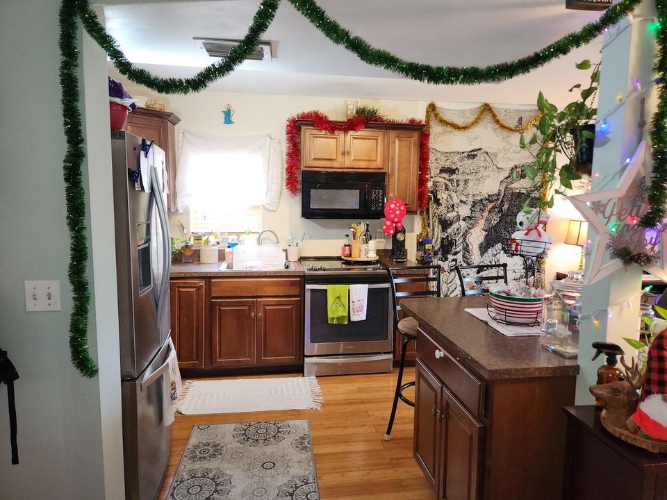 For Sale: $229,000 (1 beds, 1 baths, 722 Square Feet)