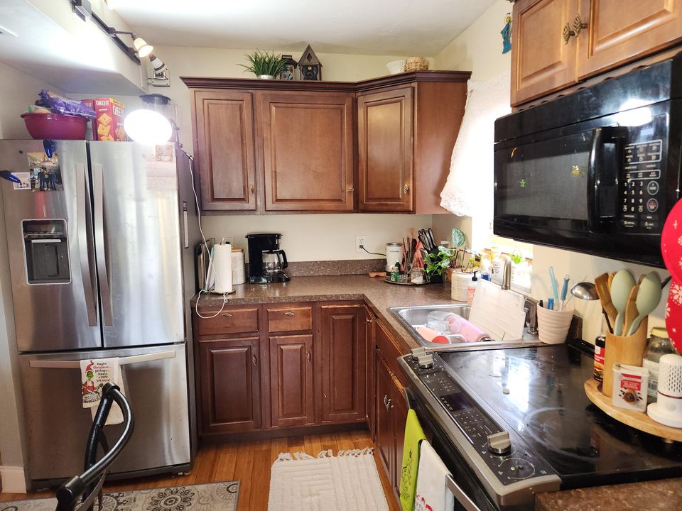 For Sale: $229,000 (1 beds, 1 baths, 722 Square Feet)