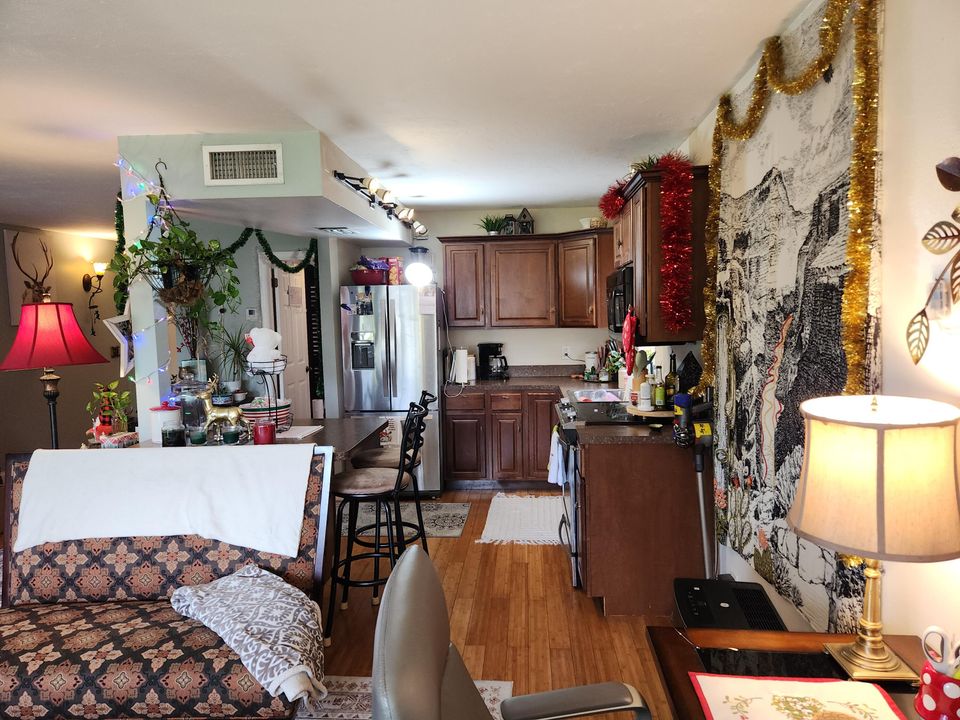 For Sale: $229,000 (1 beds, 1 baths, 722 Square Feet)