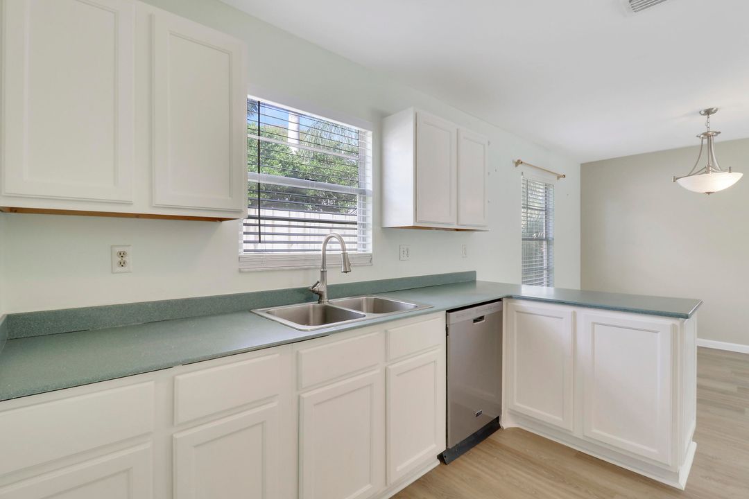 For Sale: $410,000 (3 beds, 2 baths, 1500 Square Feet)