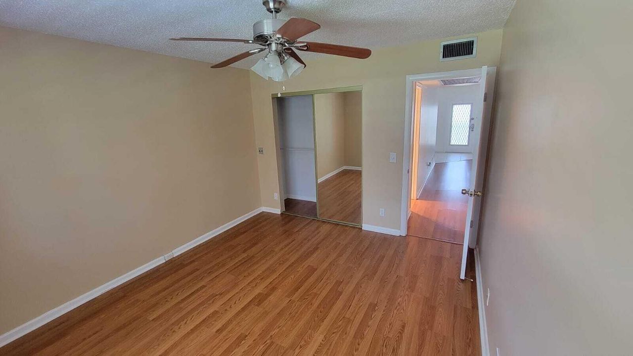 For Rent: $1,800 (2 beds, 1 baths, 820 Square Feet)