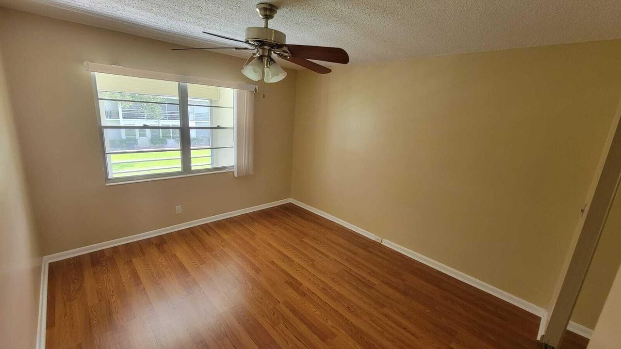 For Rent: $1,800 (2 beds, 1 baths, 820 Square Feet)