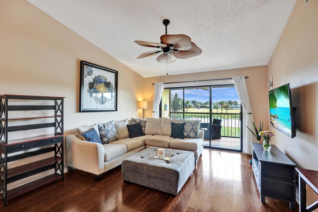 For Sale: $360,000 (2 beds, 2 baths, 1178 Square Feet)