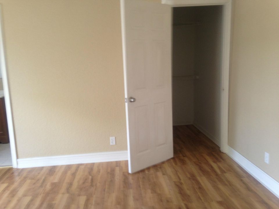 For Rent: $2,350 (2 beds, 2 baths, 1100 Square Feet)