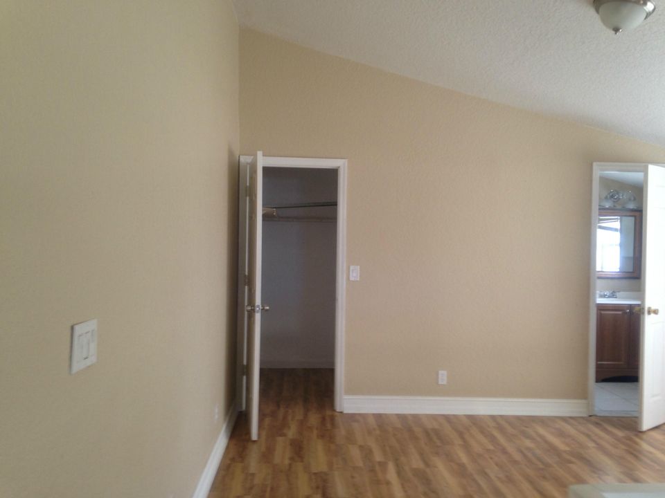 For Rent: $2,350 (2 beds, 2 baths, 1100 Square Feet)