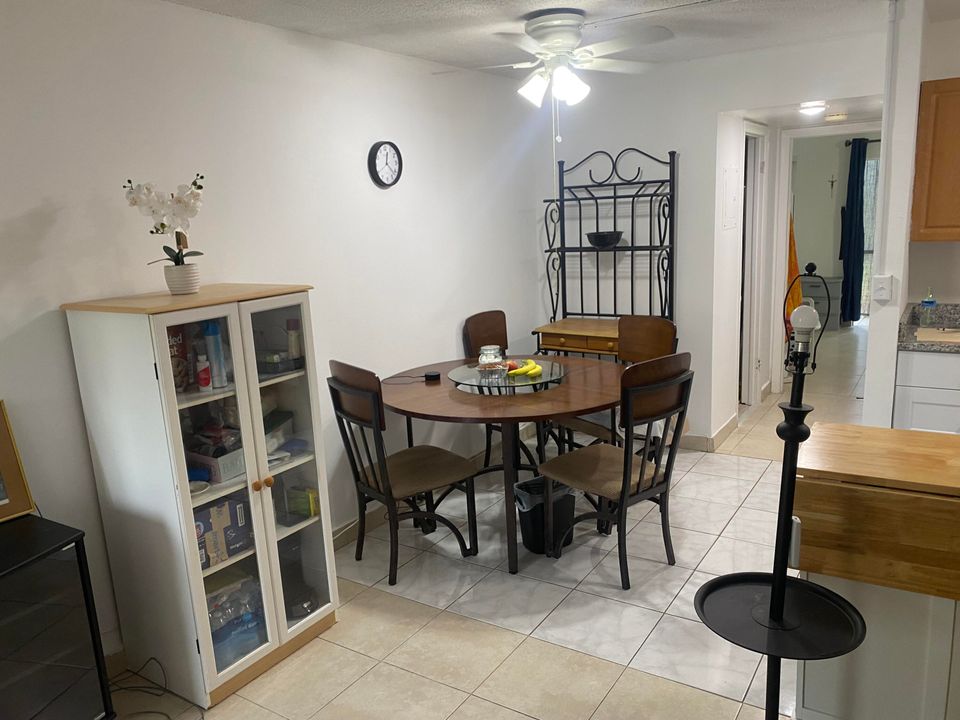 For Sale: $105,000 (1 beds, 1 baths, 570 Square Feet)