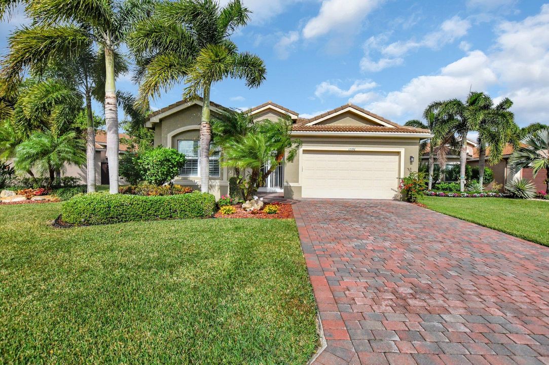 For Sale: $1,050,000 (3 beds, 2 baths, 2258 Square Feet)