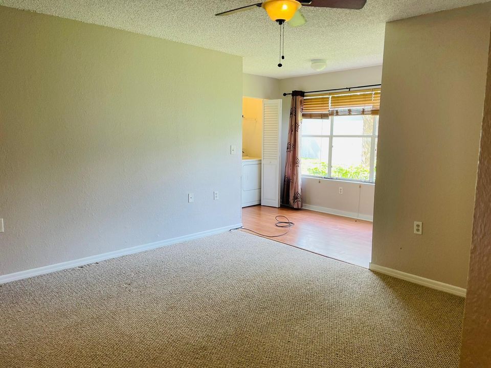 For Sale: $170,000 (1 beds, 1 baths, 731 Square Feet)