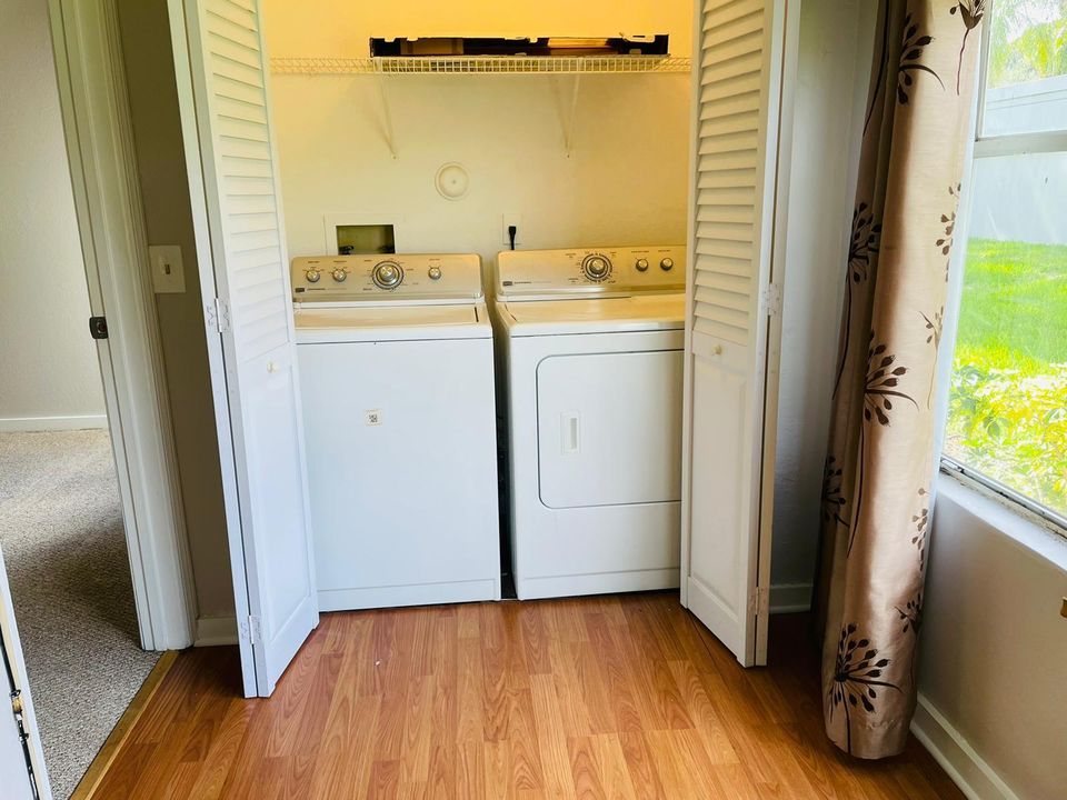 For Sale: $170,000 (1 beds, 1 baths, 731 Square Feet)