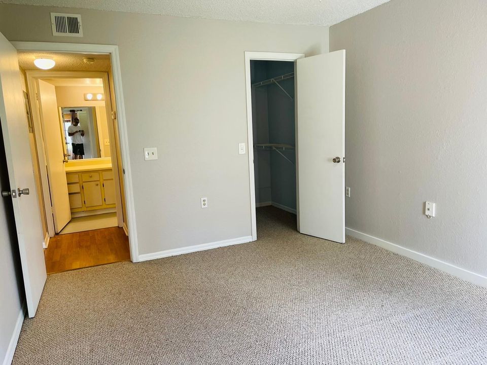 For Sale: $170,000 (1 beds, 1 baths, 731 Square Feet)