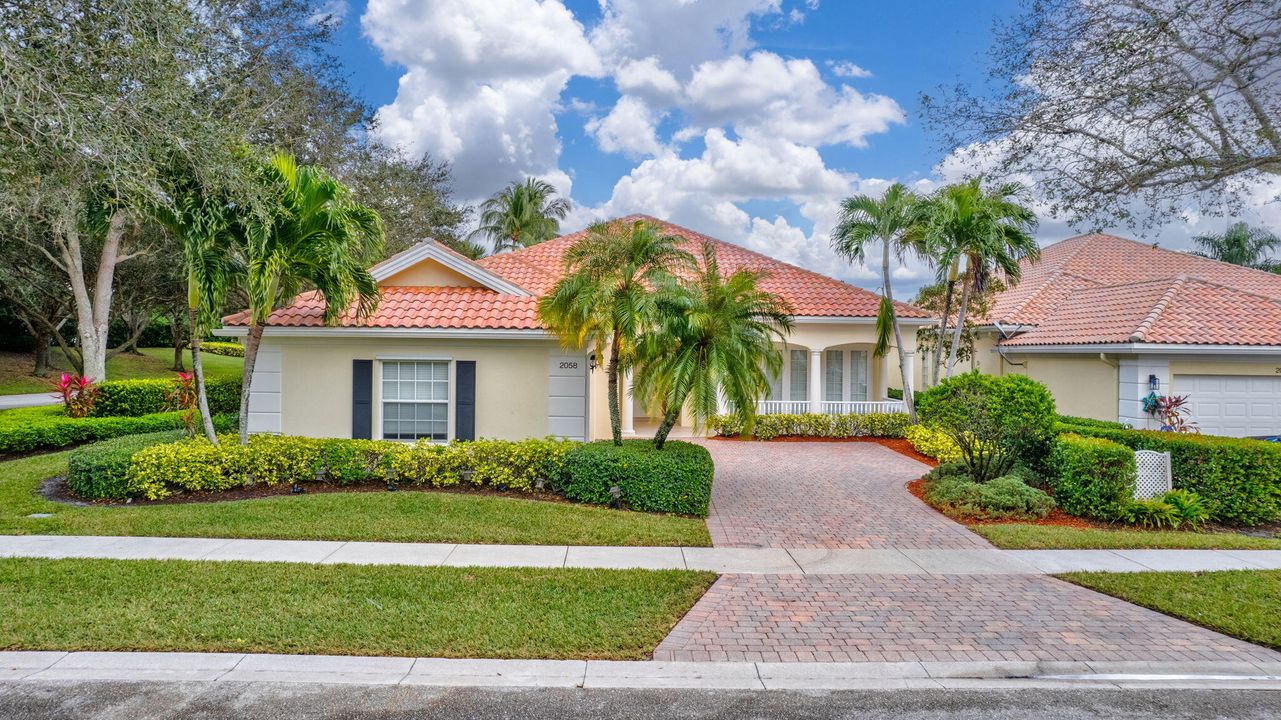 For Sale: $799,900 (4 beds, 3 baths, 2499 Square Feet)