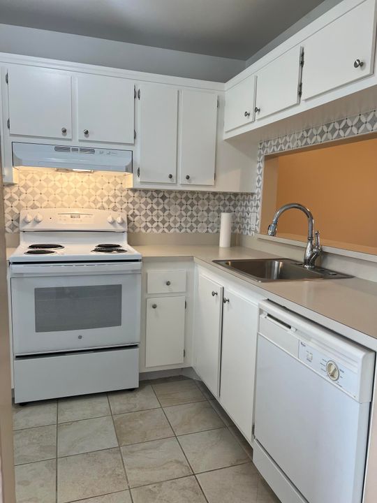 For Rent: $1,895 (2 beds, 2 baths, 790 Square Feet)