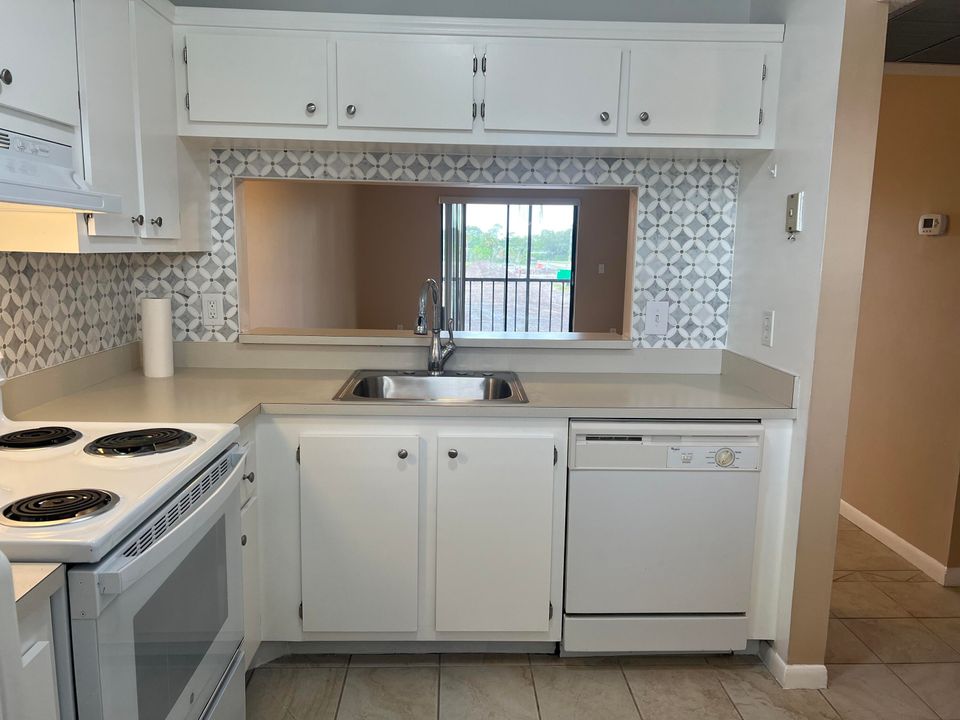 For Rent: $1,895 (2 beds, 2 baths, 790 Square Feet)