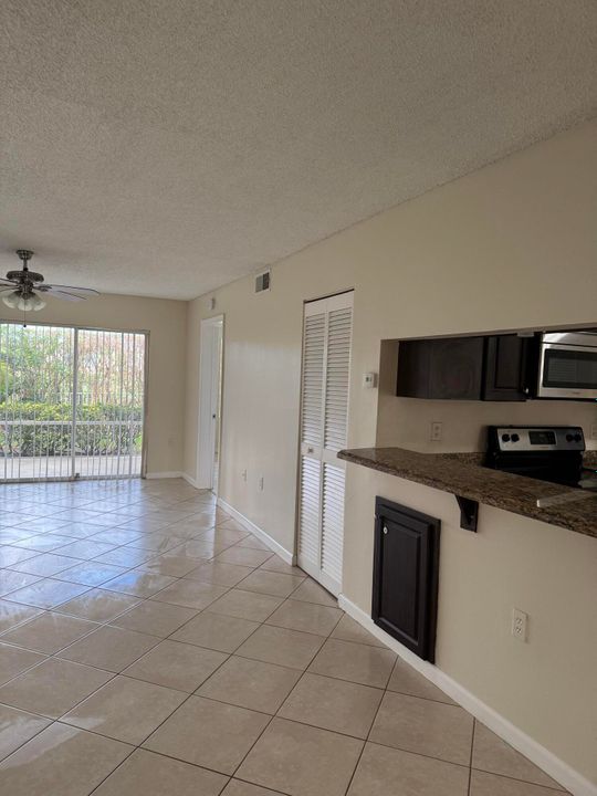 For Rent: $1,900 (2 beds, 2 baths, 1130 Square Feet)