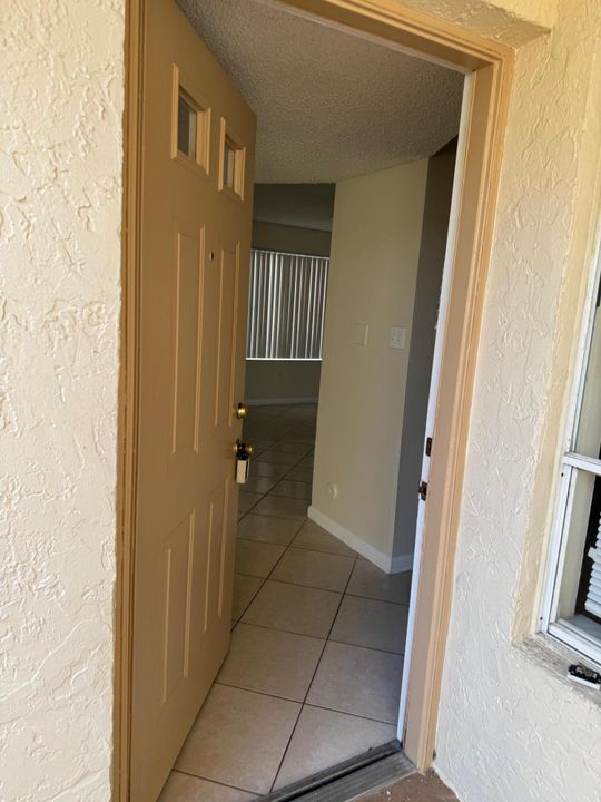 For Rent: $1,900 (2 beds, 2 baths, 1130 Square Feet)