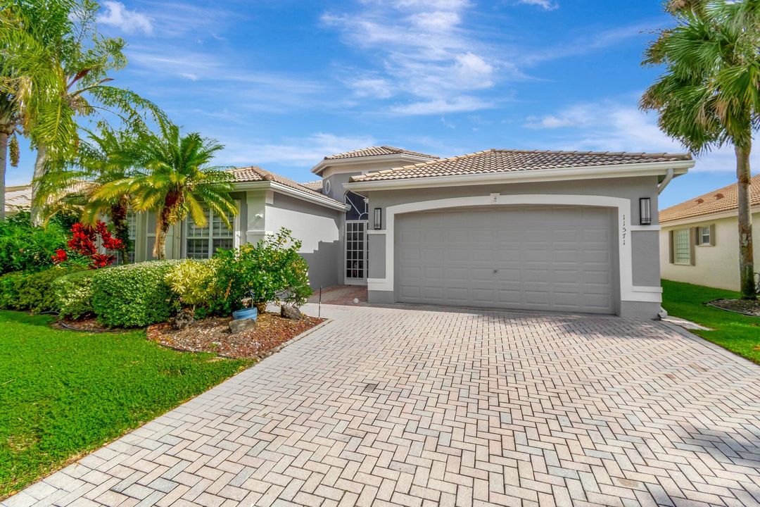 For Sale: $849,900 (4 beds, 2 baths, 2629 Square Feet)