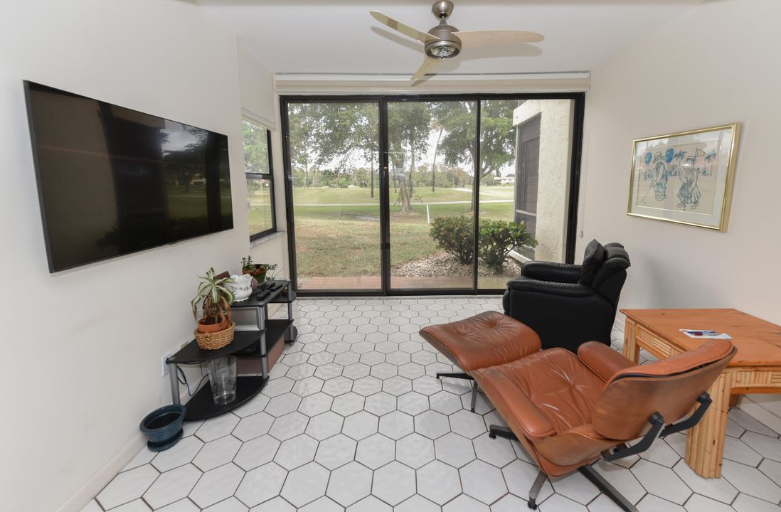 For Sale: $295,000 (2 beds, 2 baths, 1216 Square Feet)