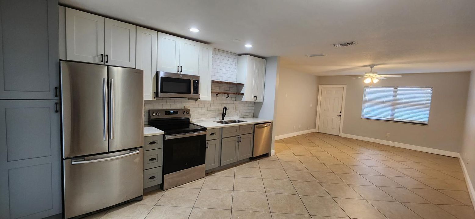 For Rent: $2,495 (2 beds, 2 baths, 976 Square Feet)