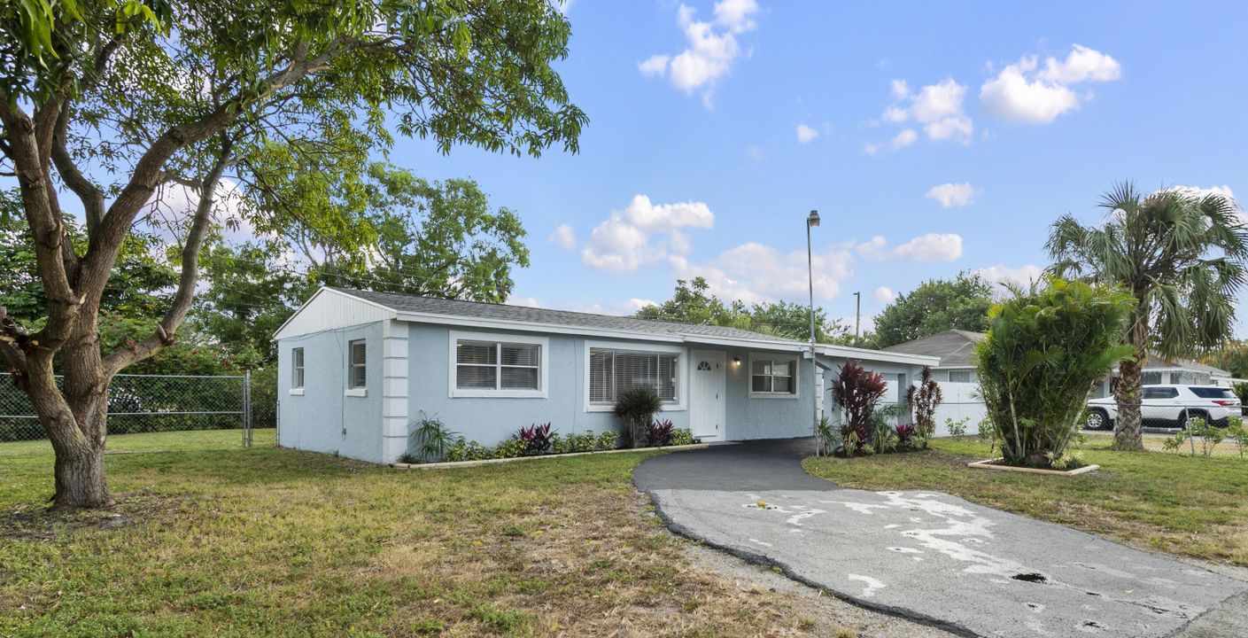 For Sale: $427,500 (3 beds, 2 baths, 1008 Square Feet)