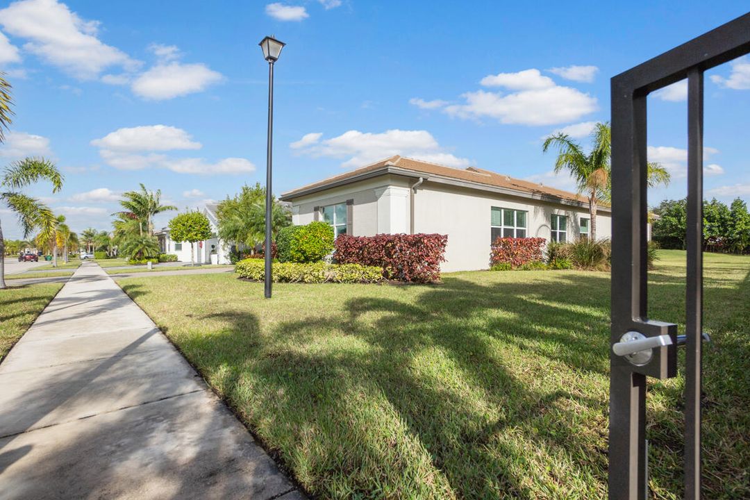 For Sale: $700,000 (3 beds, 2 baths, 2580 Square Feet)