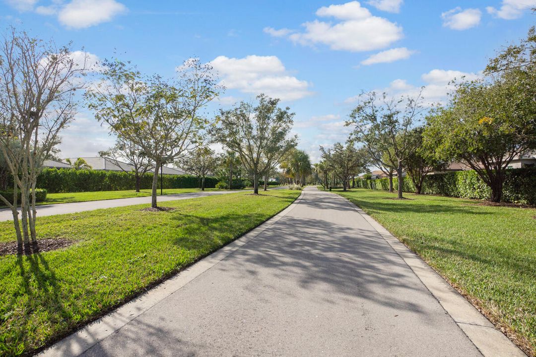 For Sale: $700,000 (3 beds, 2 baths, 2580 Square Feet)