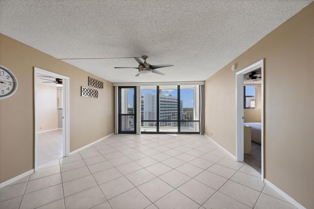 For Sale: $319,900 (2 beds, 2 baths, 1143 Square Feet)