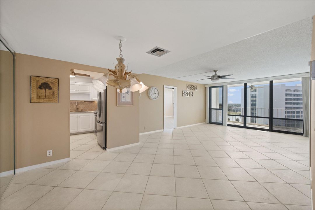 For Sale: $319,900 (2 beds, 2 baths, 1143 Square Feet)