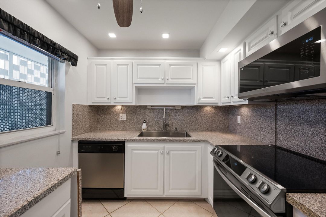 For Sale: $319,900 (2 beds, 2 baths, 1143 Square Feet)