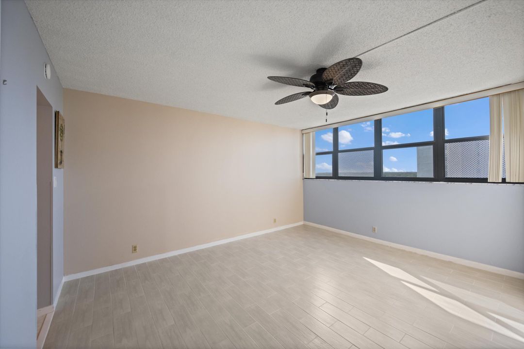 For Sale: $319,900 (2 beds, 2 baths, 1143 Square Feet)