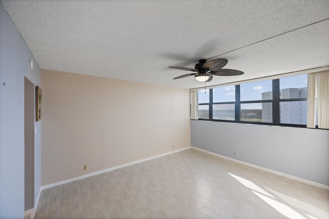 For Sale: $319,900 (2 beds, 2 baths, 1143 Square Feet)